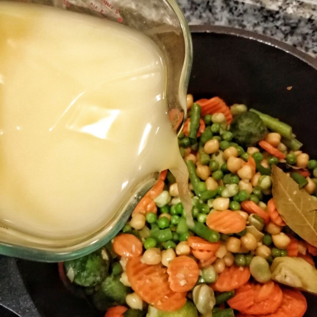 Estofado de garbanzos con menestra y huevo Paso 4 Estofado de garbanzos con menestra y huevo Paso 4