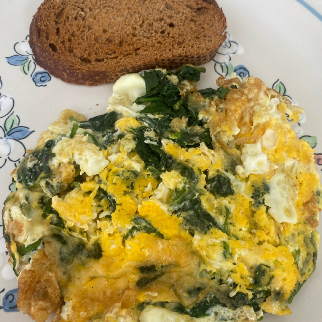 Huevo con espinaca y parmesano Huevo con espinaca y parmesano