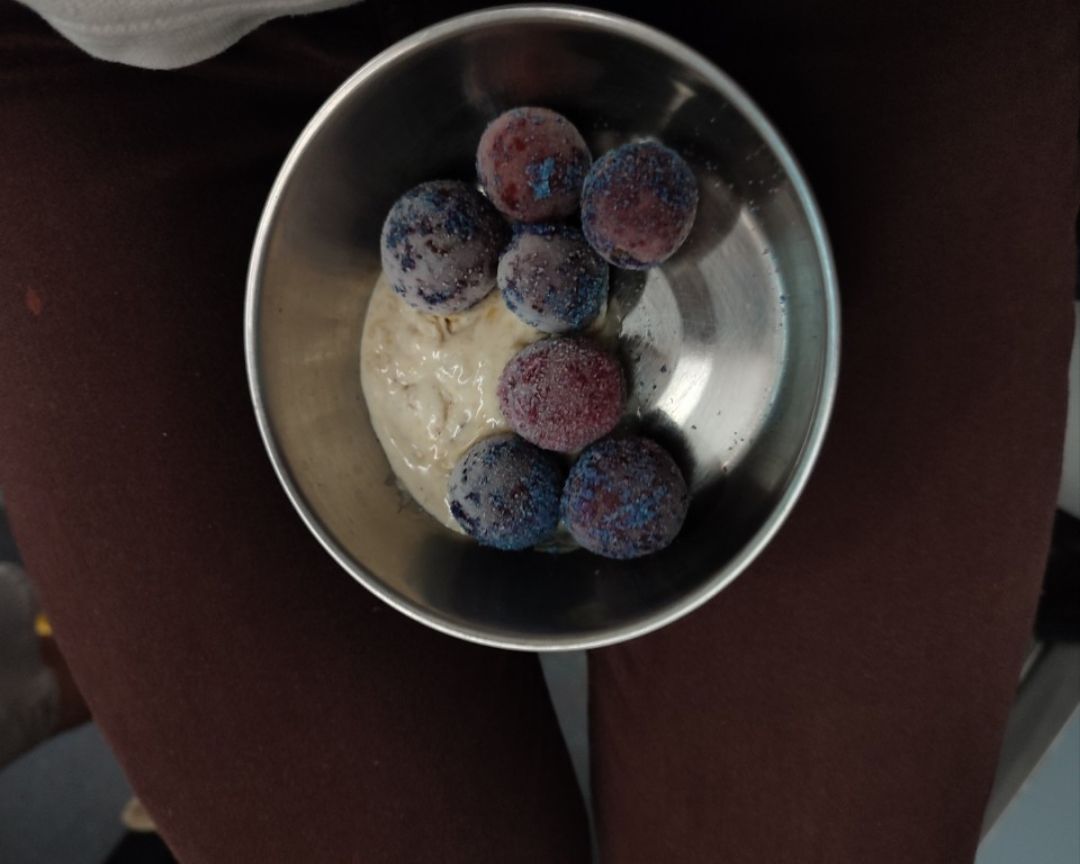 Uvas picota con yogur cremoso de crema de frutos secos y plátano machacado. Uvas picota con yogur cremoso de crema de frutos secos y plátano machacado.
