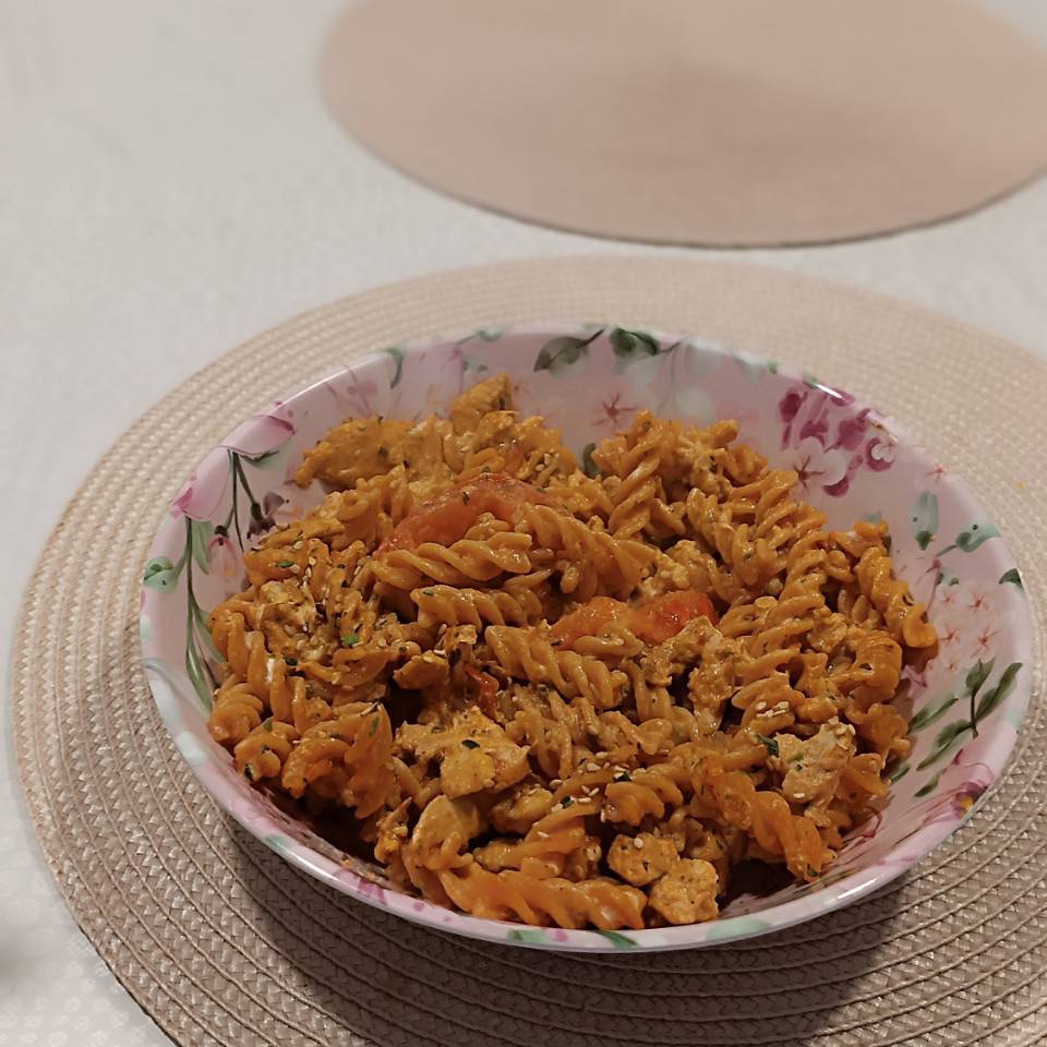 Fusilli de lentejas Rojas con pollo 