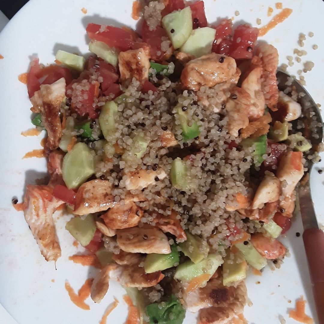 QUINOA CON TOMATE Y PAVO ADOBADO, TIPO ENSALADA TEMPLADA