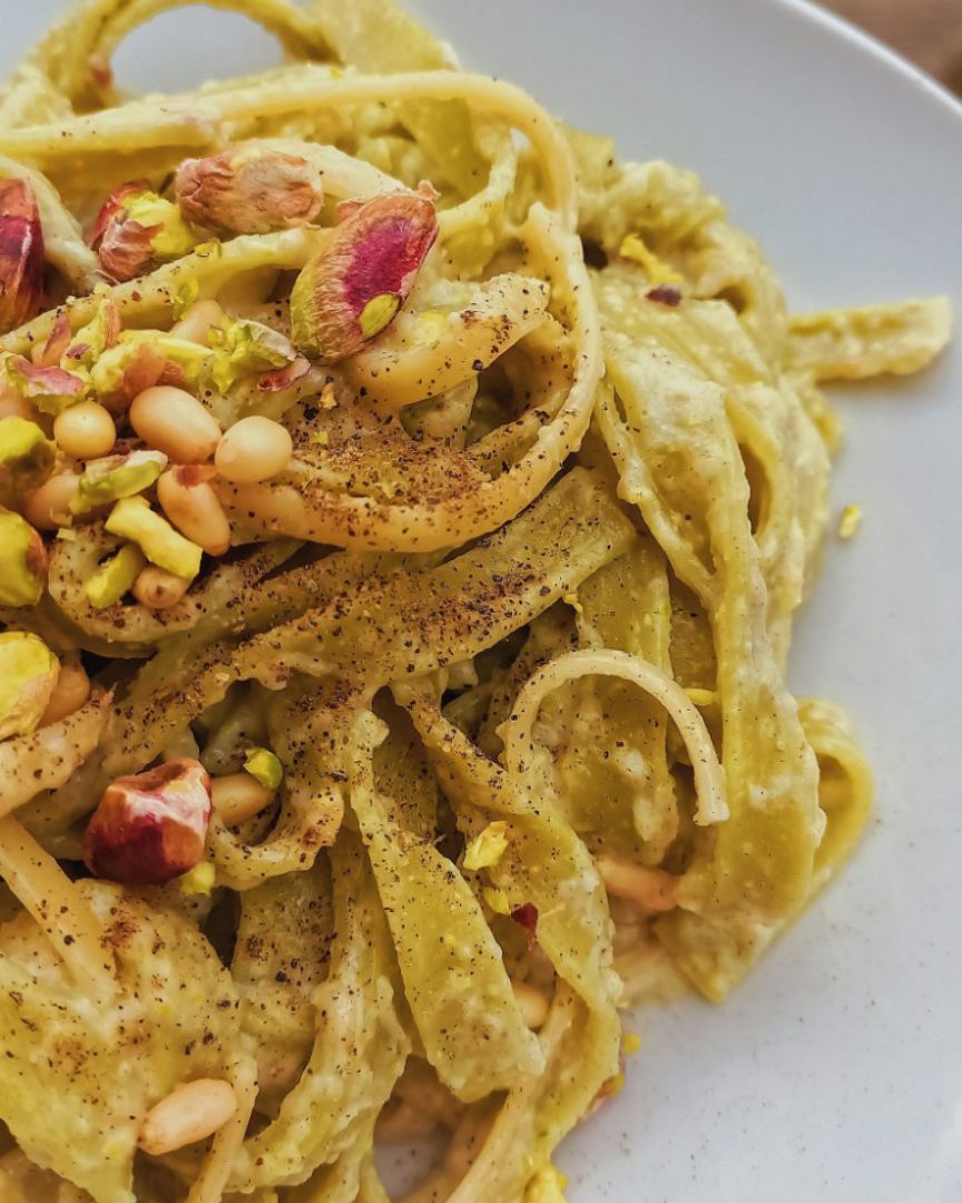 Tallarines en salsa de queso 🧀, pera 🍐 y pistachos 💚. Paso 3 Tallarines en salsa de queso 🧀, pera 🍐 y pistachos 💚. Paso 3