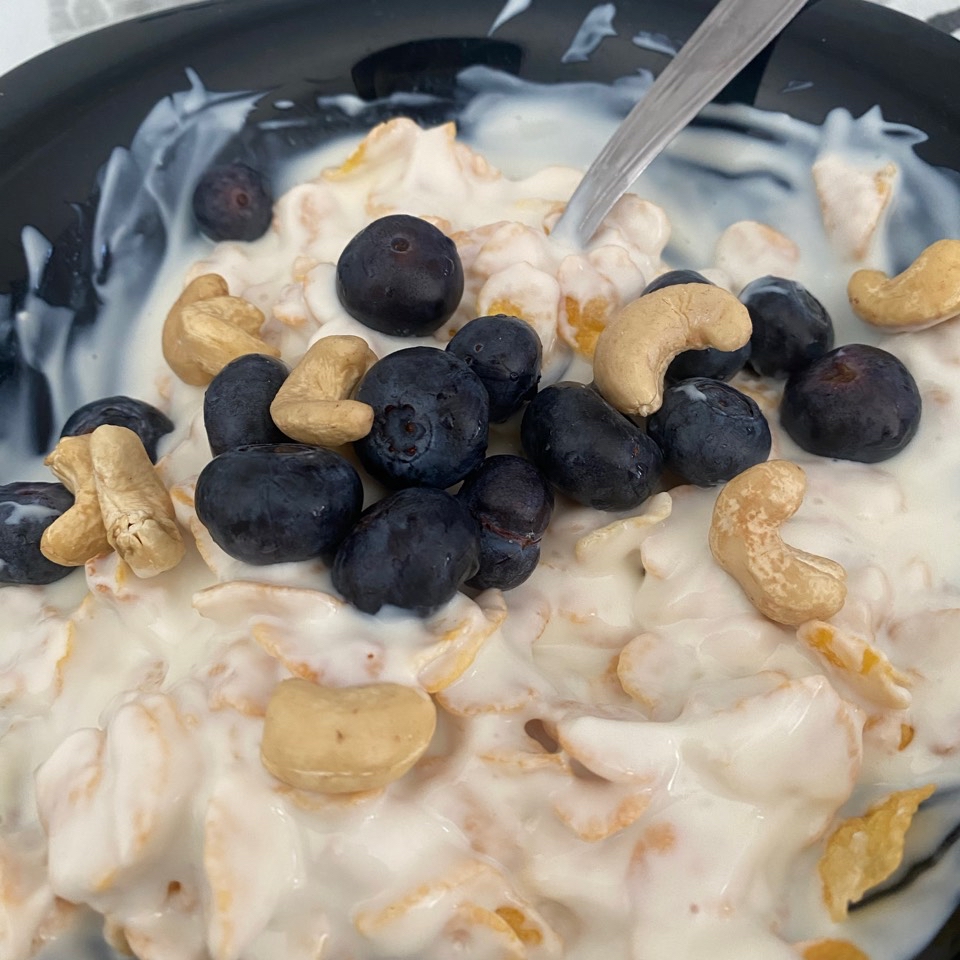 Cereales con Yogurt vegetal y arándanos Cereales con Yogurt vegetal y arándanos