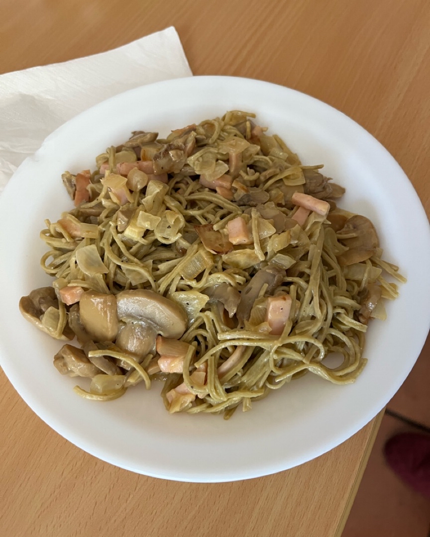 Pasta de legumbre a la carbonara