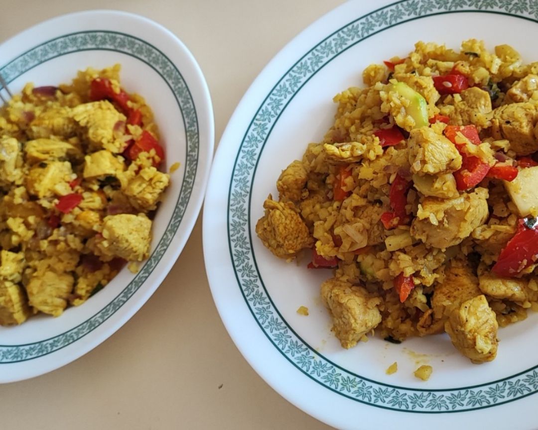 Arroz de coliflor con verduras y pollo Arroz de coliflor con verduras y pollo