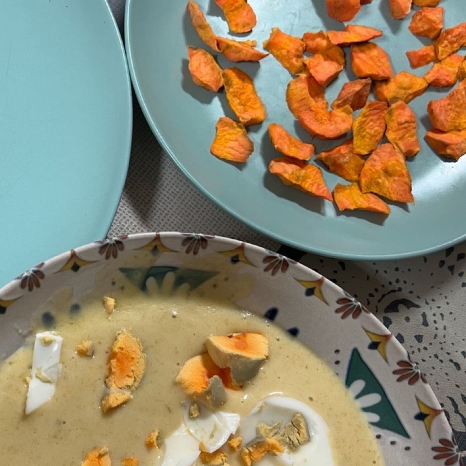 Pure de patata, zanahoria, cebolla y judías + huevo cocido y boniato al micro