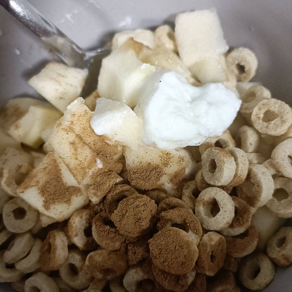 Yogur con manzana, canela y avena crunchy 