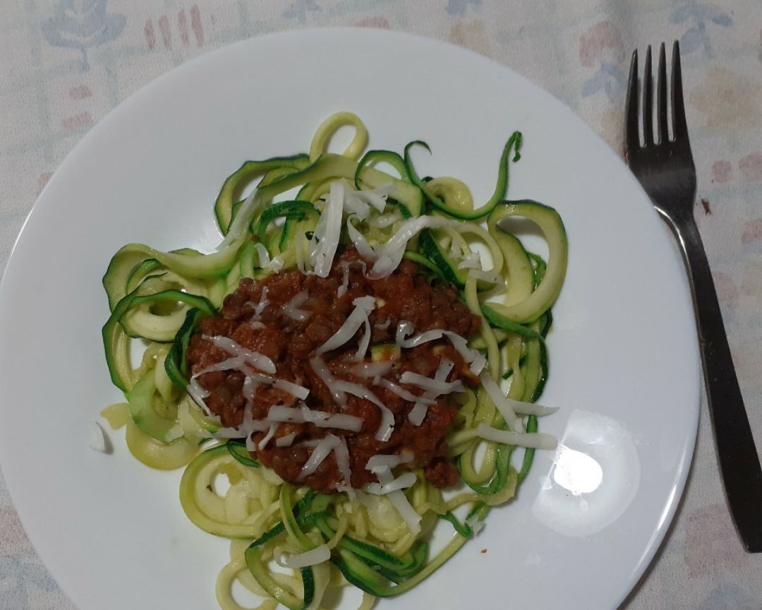 Espaguetis de calabacín con boloñesa de lentejas🍝🥒 Paso 5
