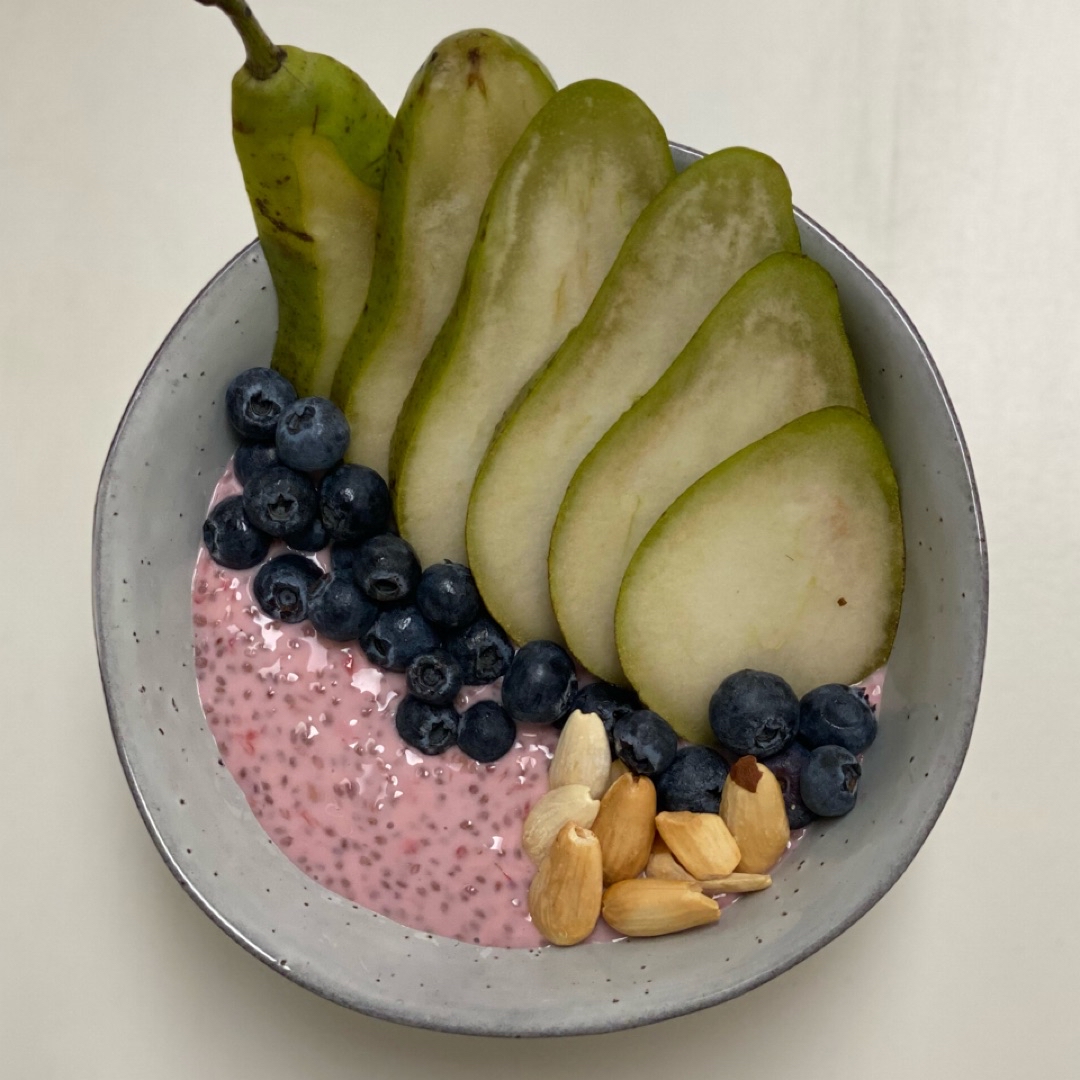Pudin rosa de chía con yogur Pudin rosa de chía con yogur