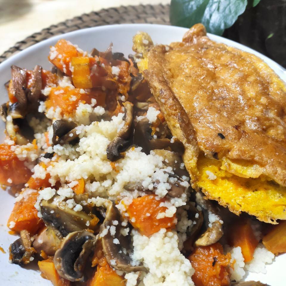 Cuscus con verduras y tortilla francesa Cuscus con verduras y tortilla francesa