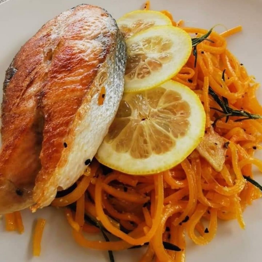 Salmon a plancha con espaguetis de calabaza. 