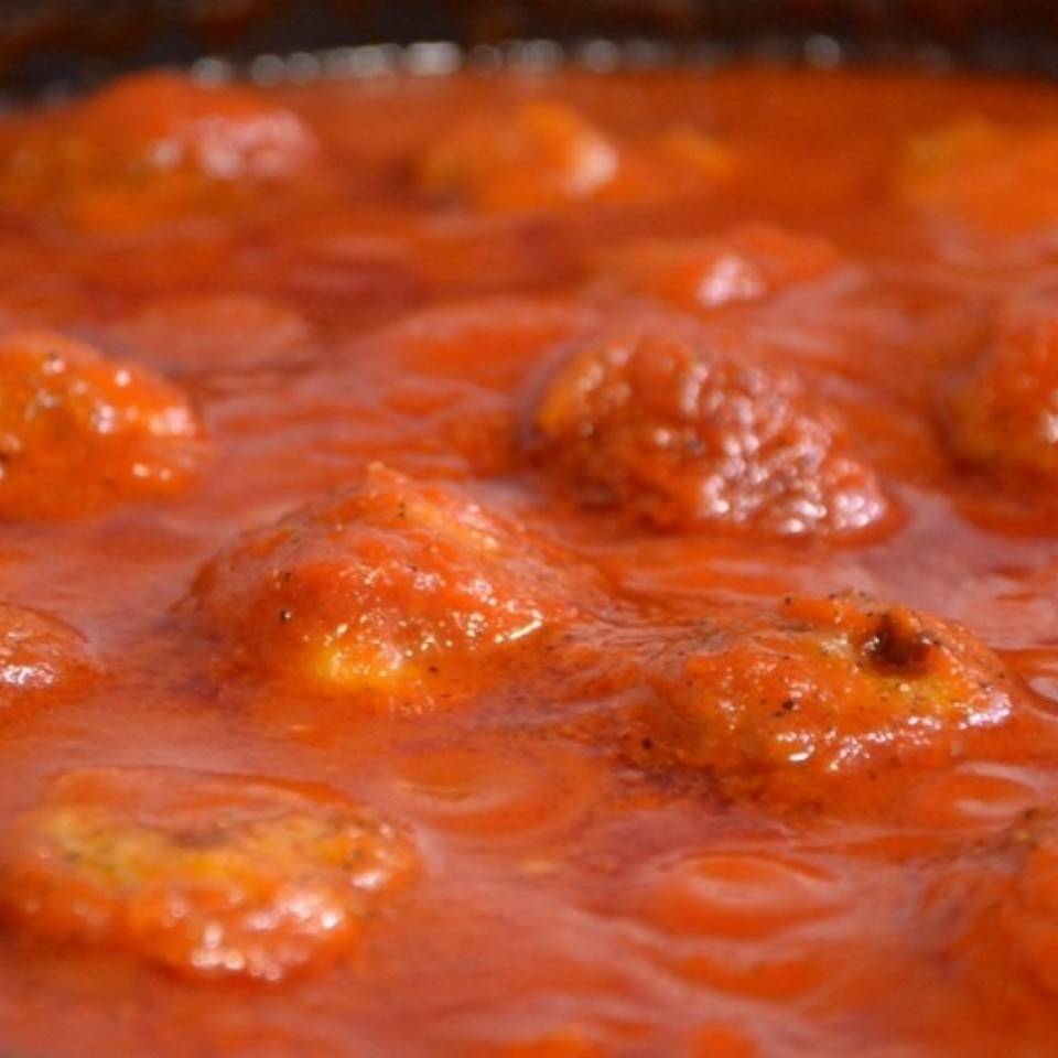 Albóndigas en salsa de tomate y arroz Albóndigas en salsa de tomate y arroz
