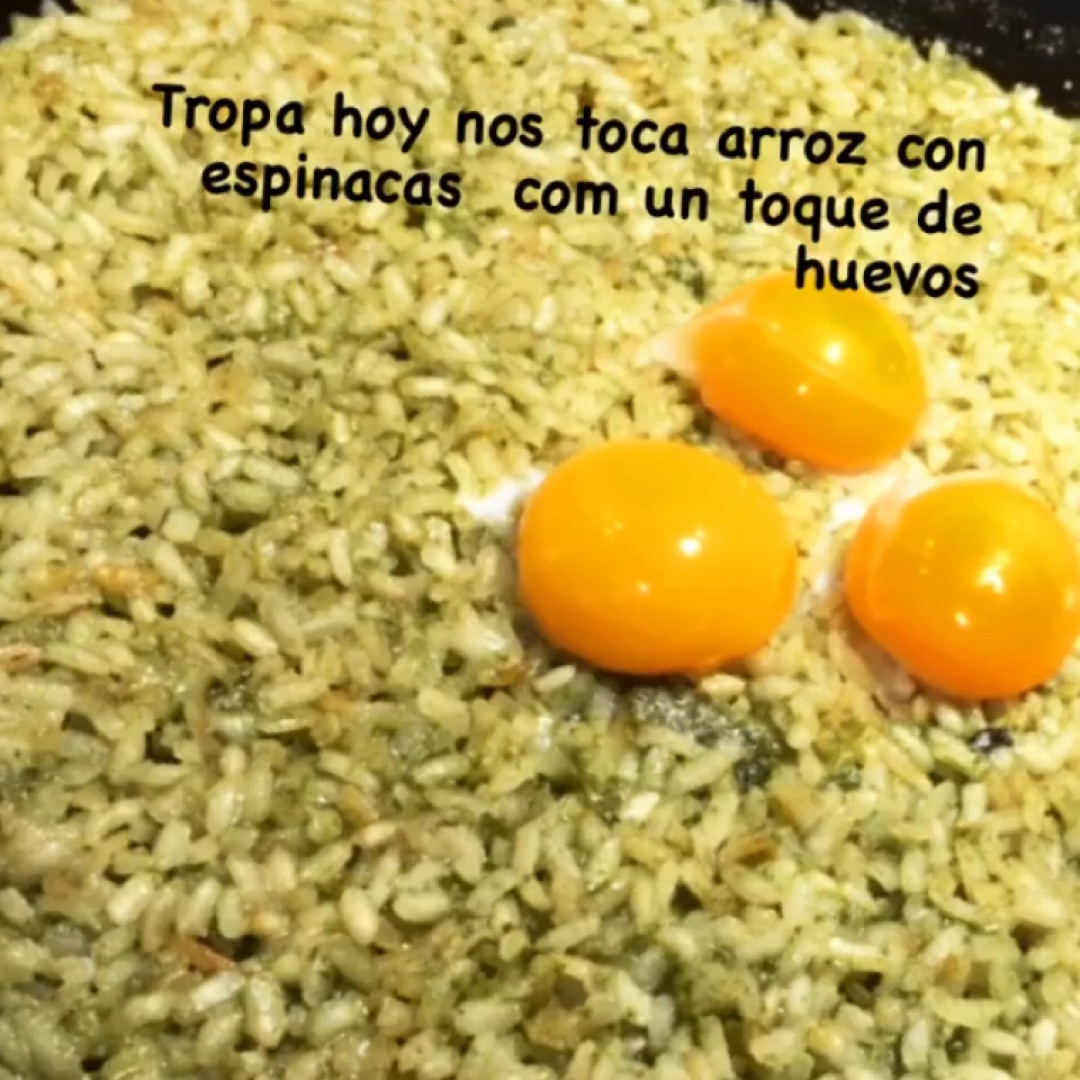 Arroz con espinacas con un toque de huevos Arroz con espinacas con un toque de huevos