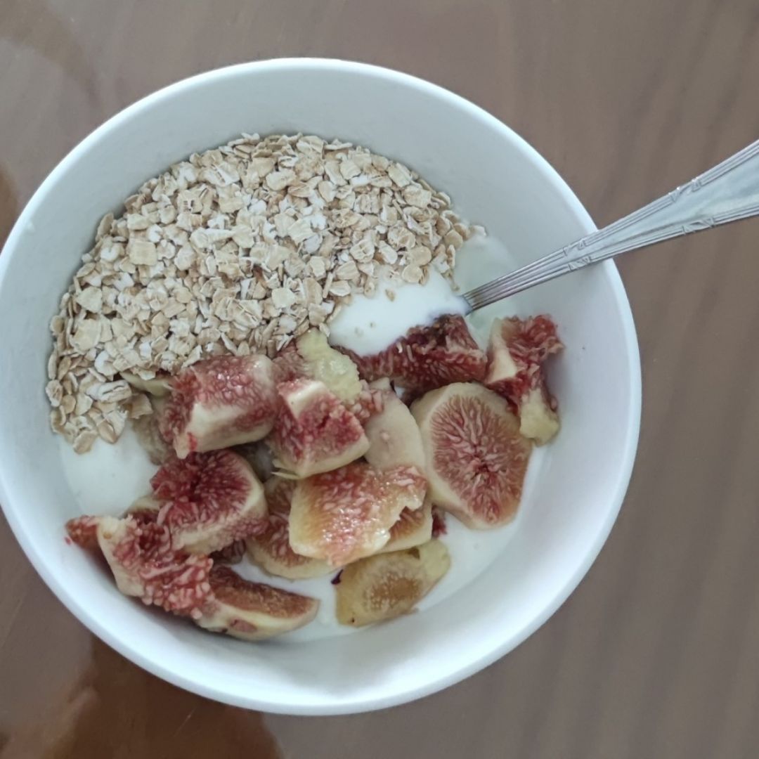 Yogur griego con higos y avena