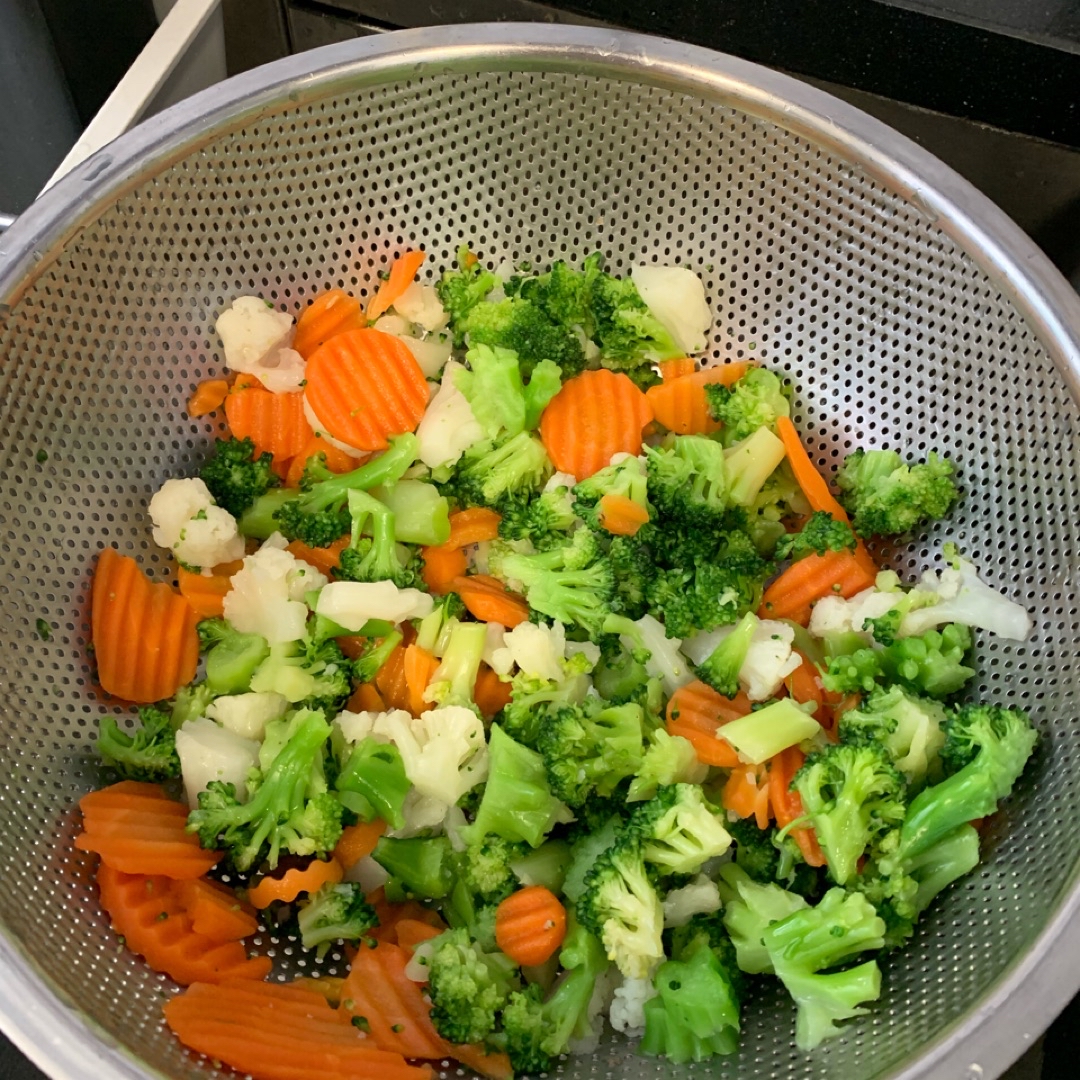Salteado de brócoli, alubias y tofu al curry 🥦🥕🫘 Paso 1 Salteado de brócoli, alubias y tofu al curry 🥦🥕🫘 Paso 1