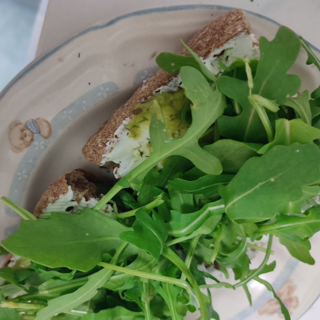 Bocata de queso, guacamole y rucula Bocata de queso, guacamole y rucula