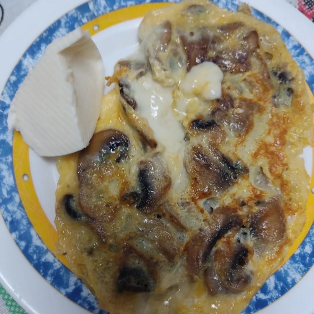 Tortilla champiñones y mozarella Tortilla champiñones y mozarella