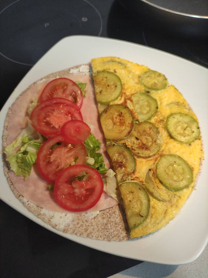 Wrap de jamón y tortilla de calabacin