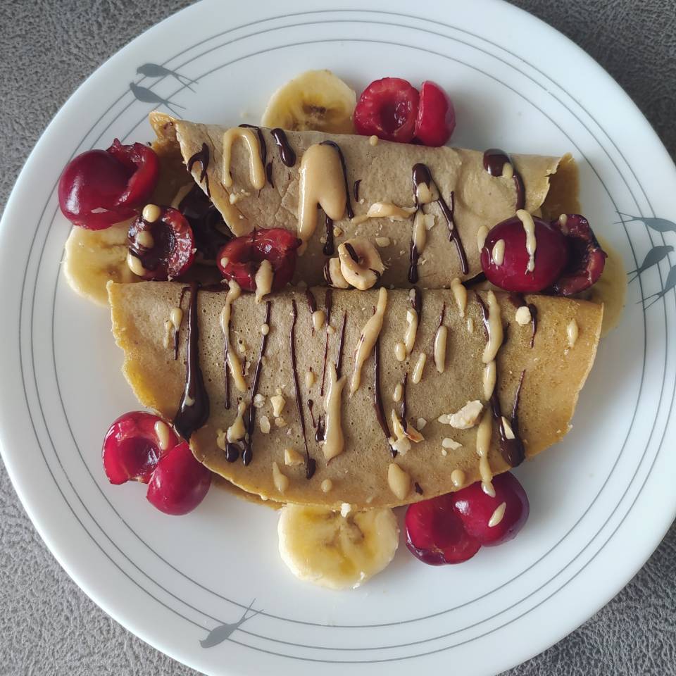 Crepes de avena con fruta y crema de avellanas ✨✨ Crepes de avena con fruta y crema de avellanas ✨✨