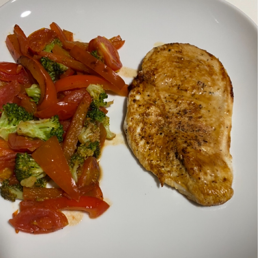 Pollo a la plancha con wok de verduras 🌶🍅🥦 Pollo a la plancha con wok de verduras 🌶🍅🥦
