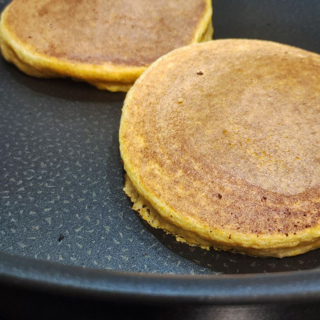 Tortitas de calabaza esponjosas 🎃☁️🥞 Paso 6 Tortitas de calabaza esponjosas 🎃☁️🥞 Paso 6