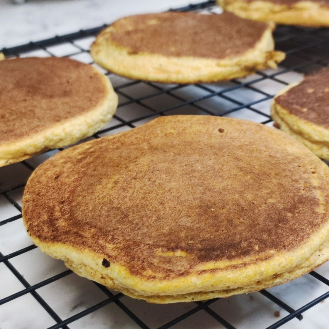 Tortitas de calabaza esponjosas 🎃☁️🥞 Paso 8 Tortitas de calabaza esponjosas 🎃☁️🥞 Paso 8