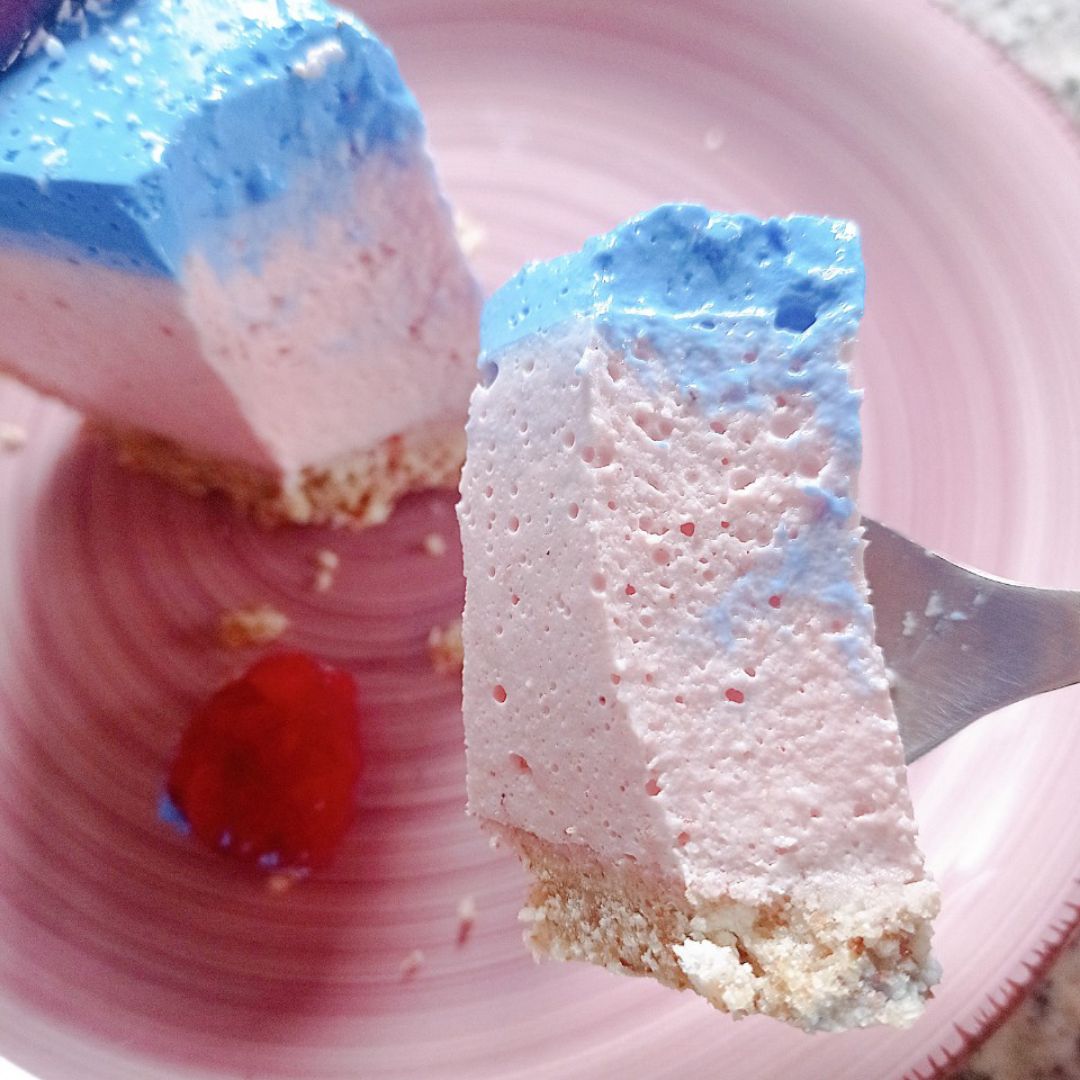 Cheesecake de fresa 🍓y espirulina azul 💙 Paso 1 Cheesecake de fresa 🍓y espirulina azul 💙 Paso 1