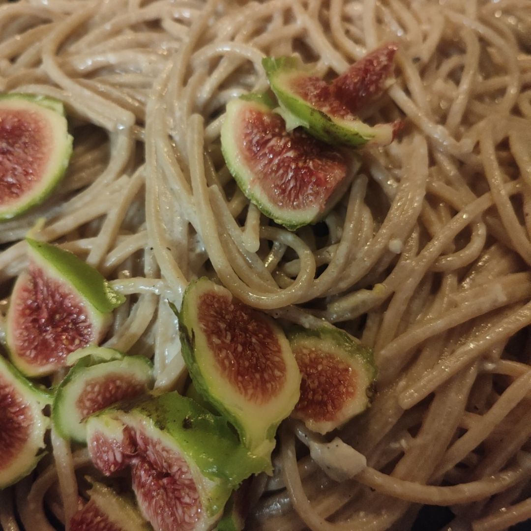 Pasta con crema de queso e higos 💘🌿 Step 1