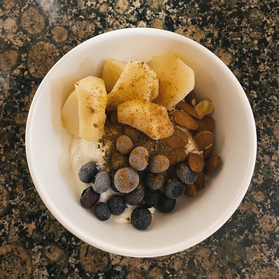 Queso batido con fruta y frutos secos