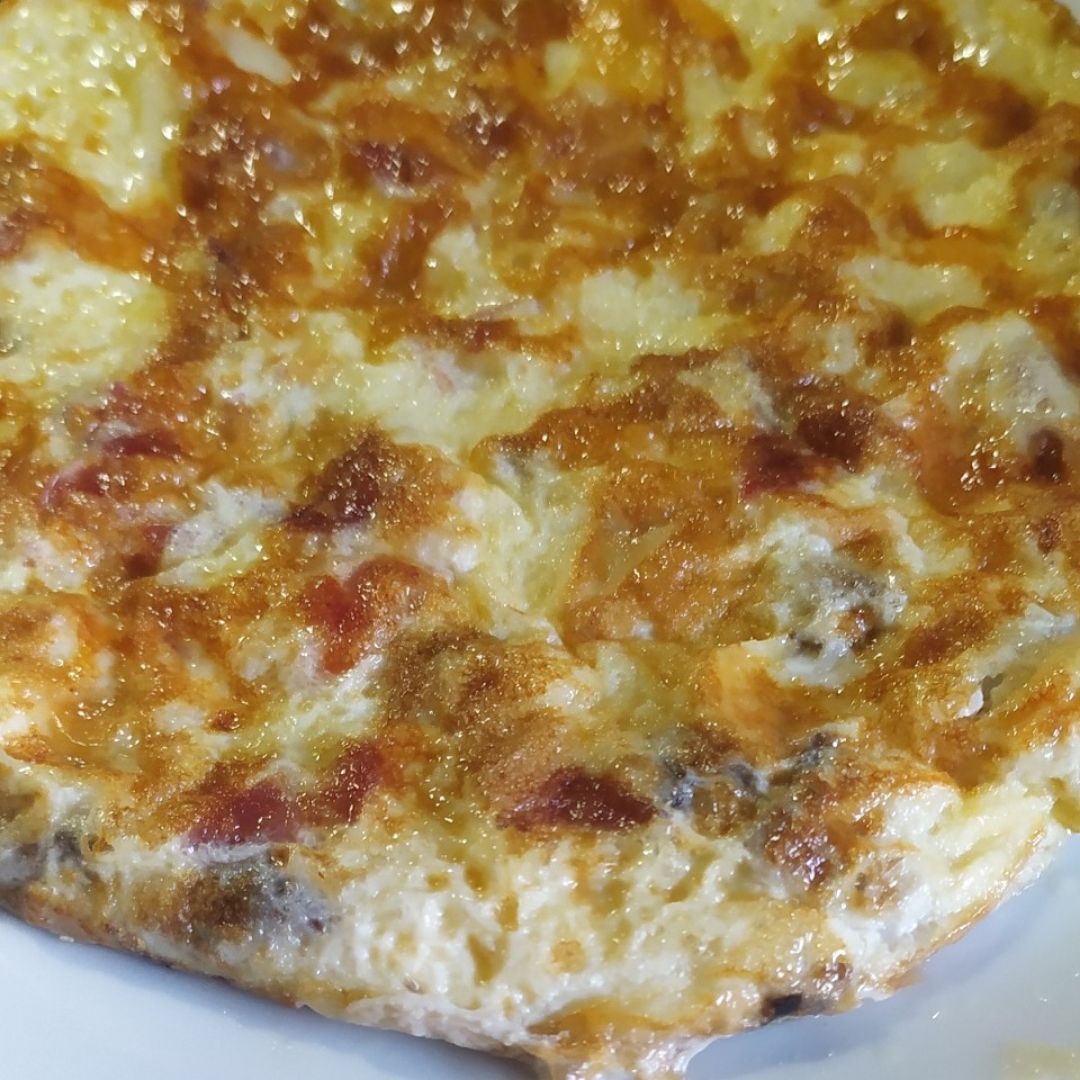 Tortilla de jamón,quedó y champiñones Tortilla de jamón,quedó y champiñones