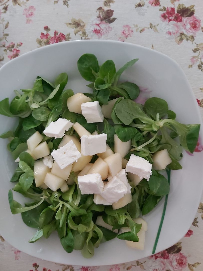 Ensalada de canónigos,pera y queso feta Paso 0