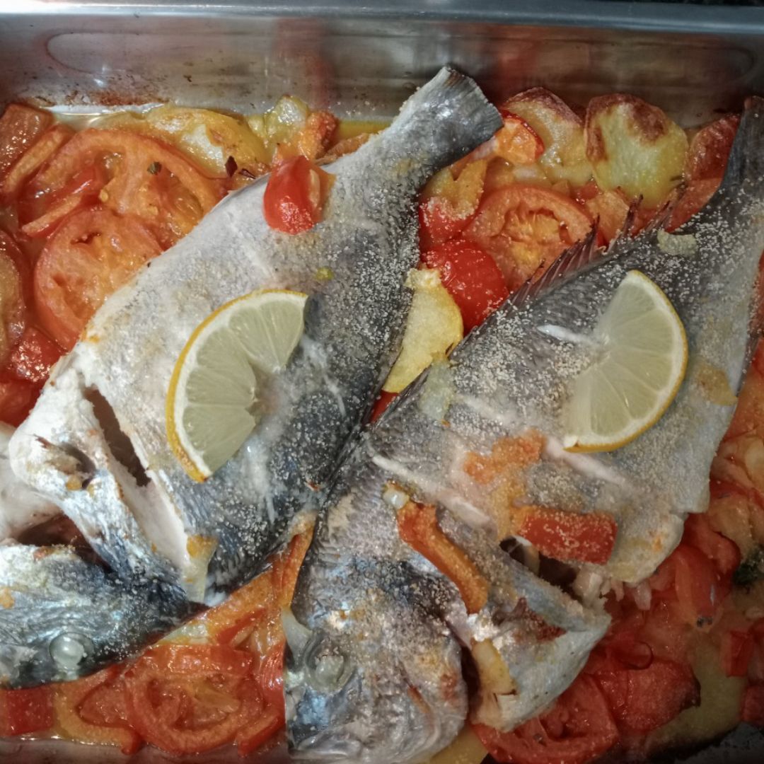 Dorada al horno con verduras