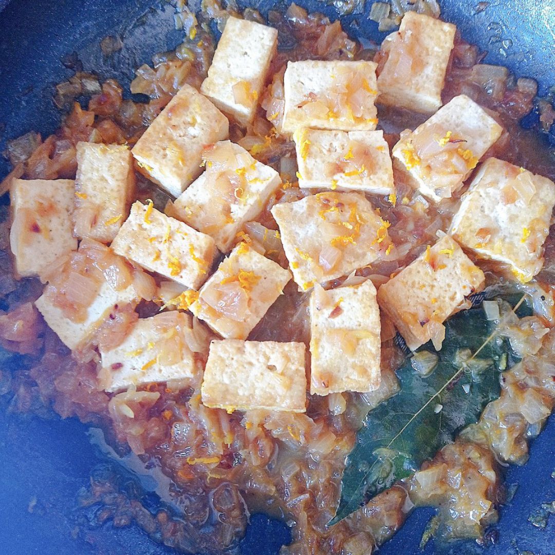 Tofu con salsa de cítricos 🍋🍊🧅 Tofu con salsa de cítricos 🍋🍊🧅