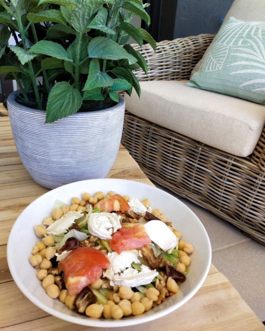 Ensalada con queso de cabra, dátiles y nueces 🐐🌰 Ensalada con queso de cabra, dátiles y nueces 🐐🌰