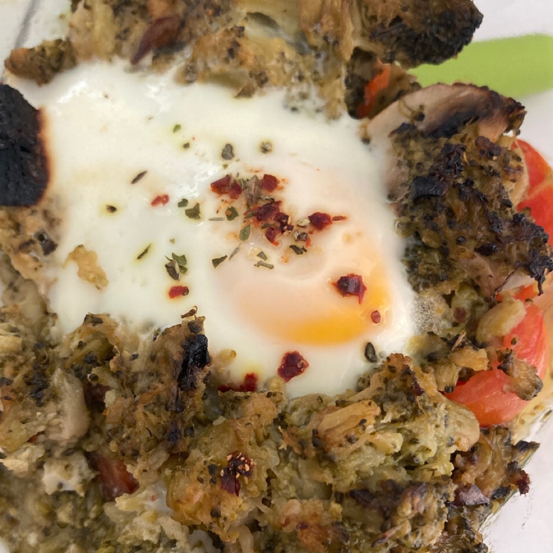 Brócoli con huevos y tomates cherry Brócoli con huevos y tomates cherry