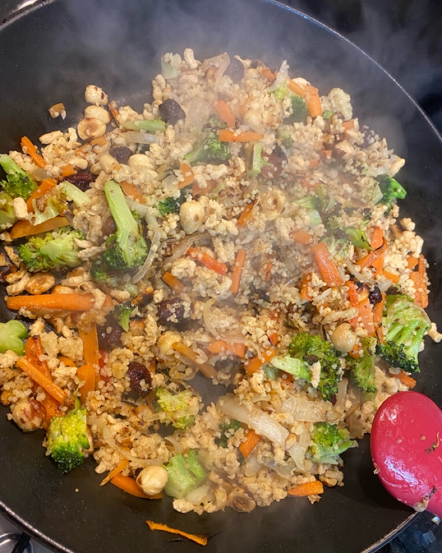 Cous cous de zanahoria, brocoli y arándanos Cous cous de zanahoria, brocoli y arándanos