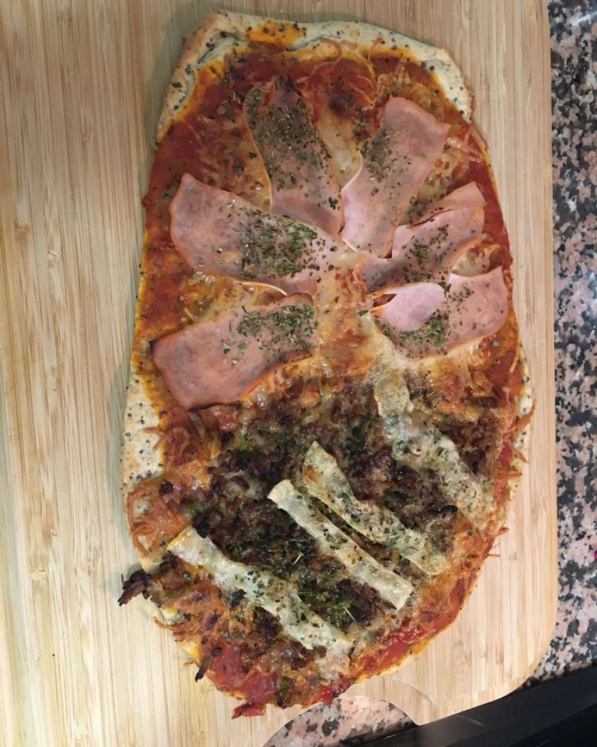 Pizza combinada ( receta inventada de mi padre y mía) Pizza combinada ( receta inventada de mi padre y mía)