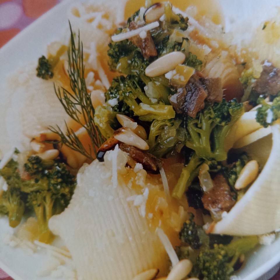 Pasta con anchoas y brócoli
