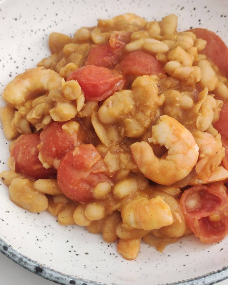 Alubias con langostinos y tomates cherry 🫘🦐🍅