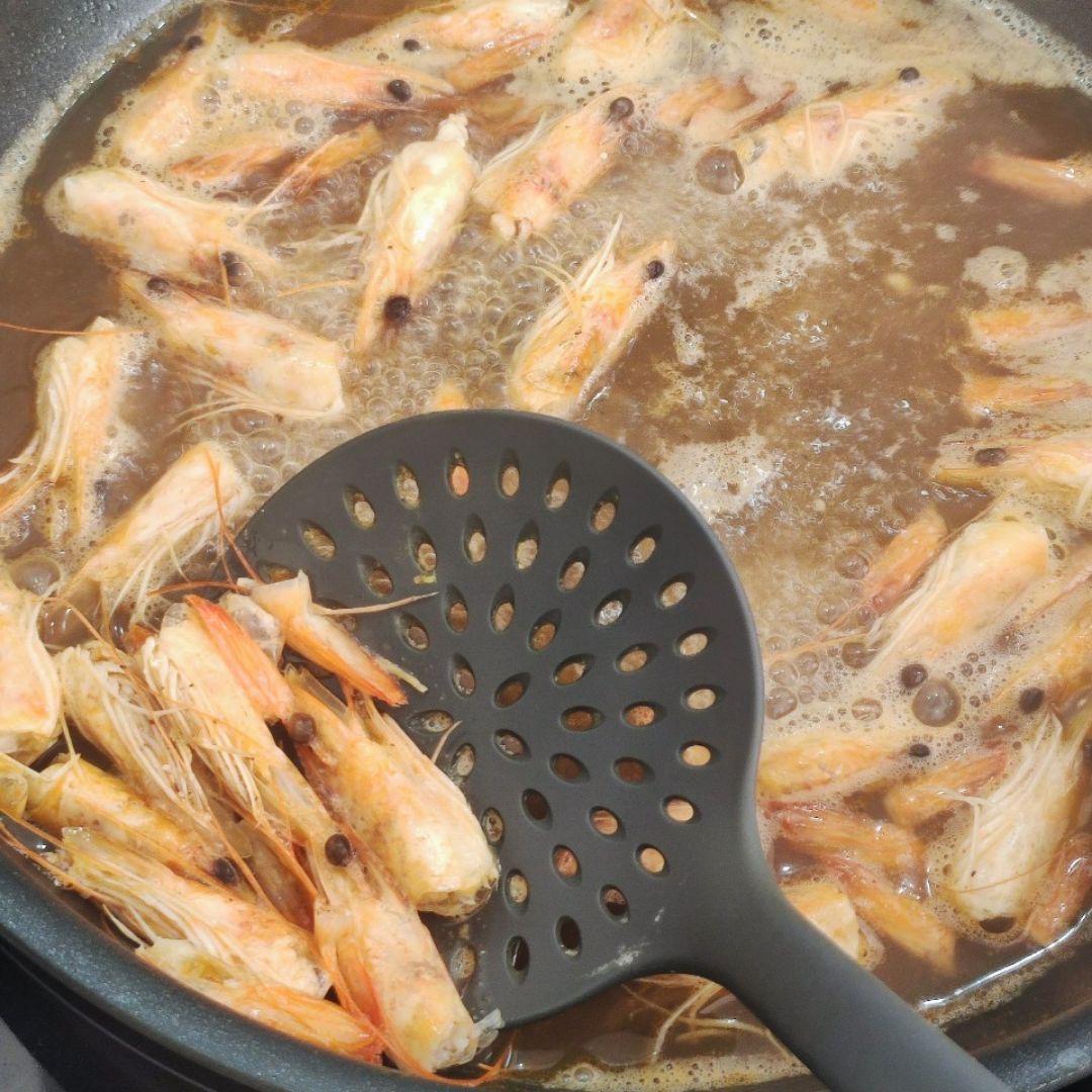 Alubias con langostinos y tomates cherry 🫘🦐🍅 Paso 3