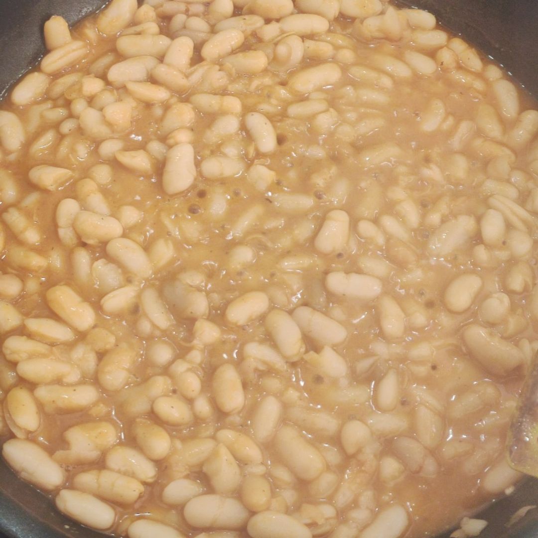 Alubias con langostinos y tomates cherry 🫘🦐🍅 Paso 5