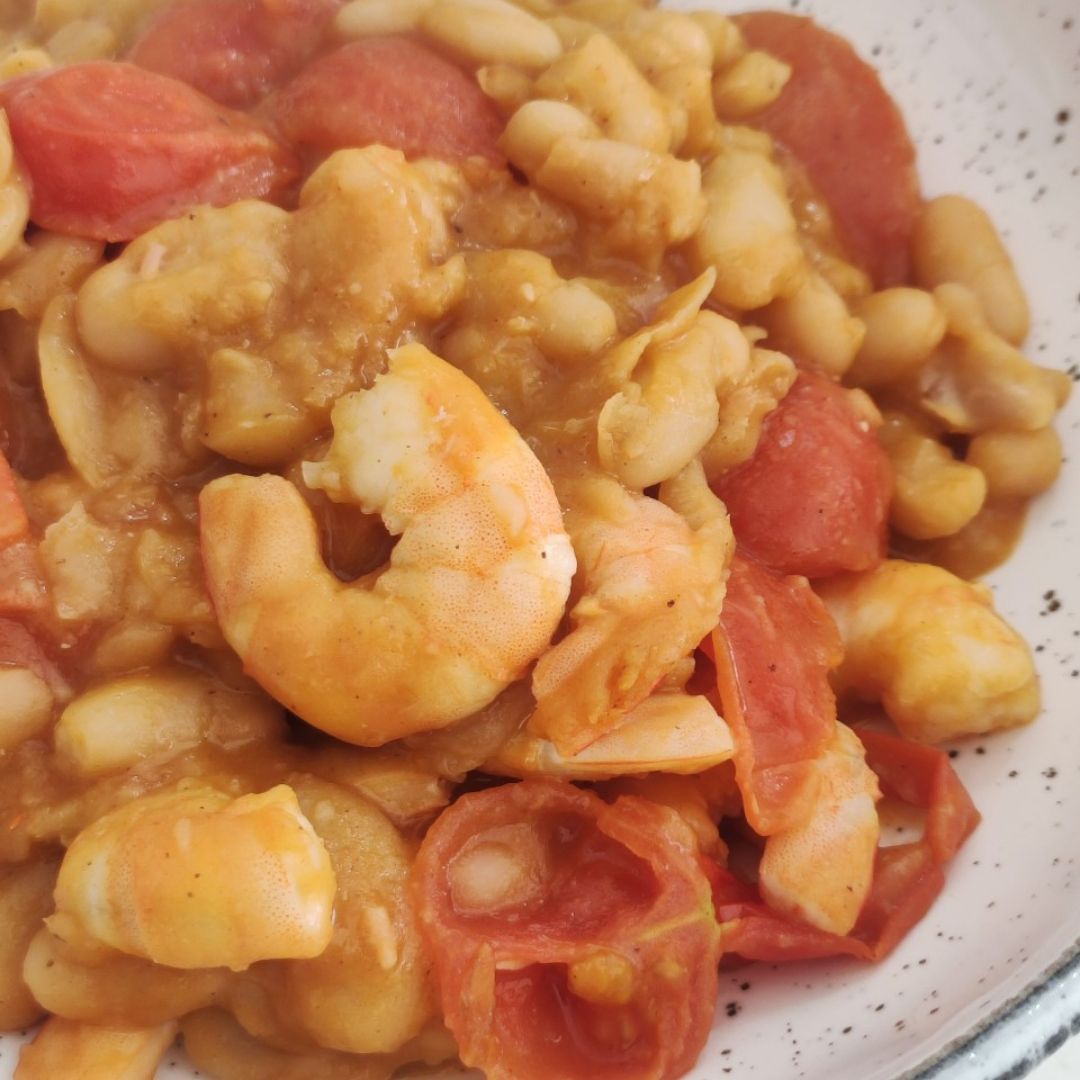 Alubias con langostinos y tomates cherry 🫘🦐🍅 Paso 7