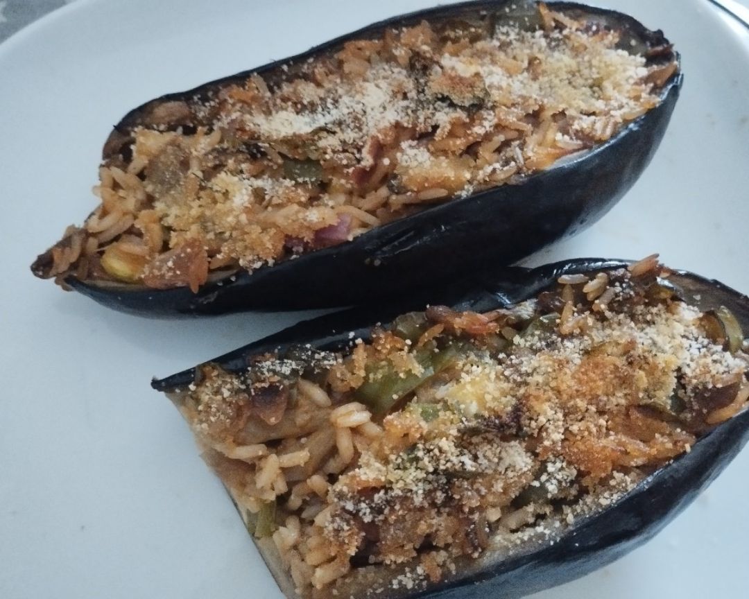 Berenjenas rellenas de arroz y verdura