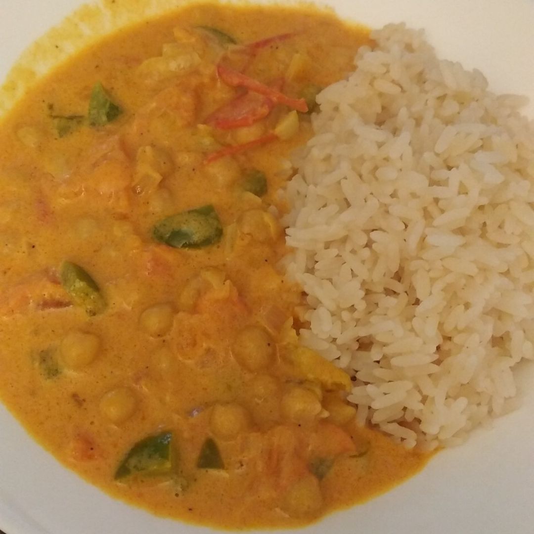 Curry de garbanzos y arroz