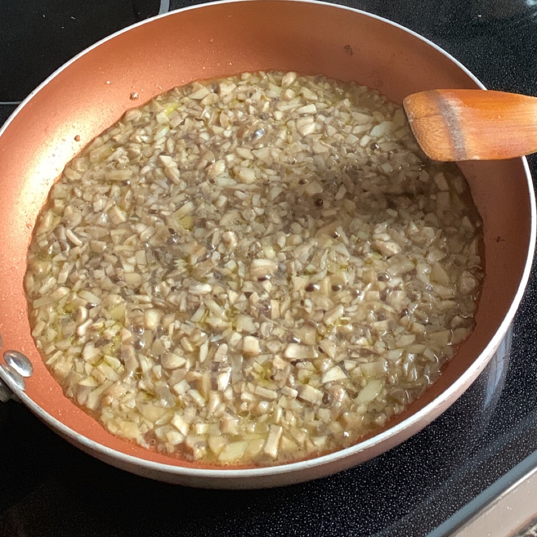 Arroz con champiñones🍚🍄 Paso 1 Arroz con champiñones🍚🍄 Paso 1