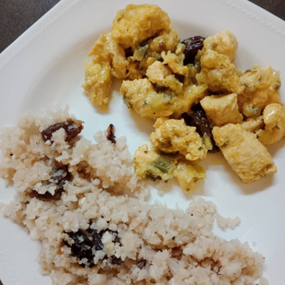 Pollo marroqui con cous cous de coliflor i pasas Pollo marroqui con cous cous de coliflor i pasas