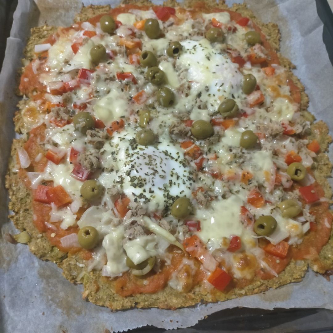Pizza de coliflor y brocolis Pizza de coliflor y brocolis