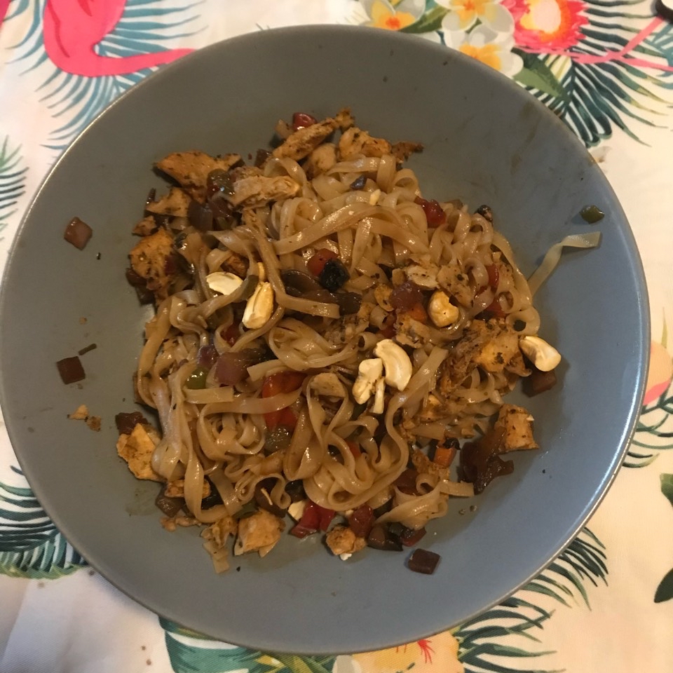 Fideos de arroz con heura y verduras