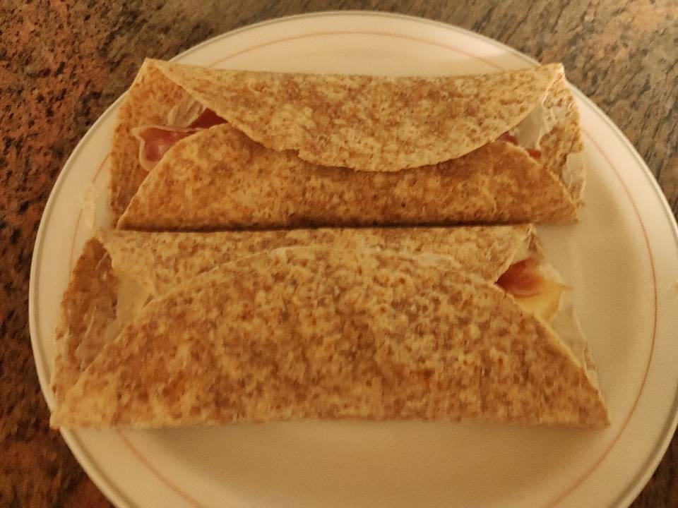 Quesadillas de jamón, pera y queso azul Quesadillas de jamón, pera y queso azul