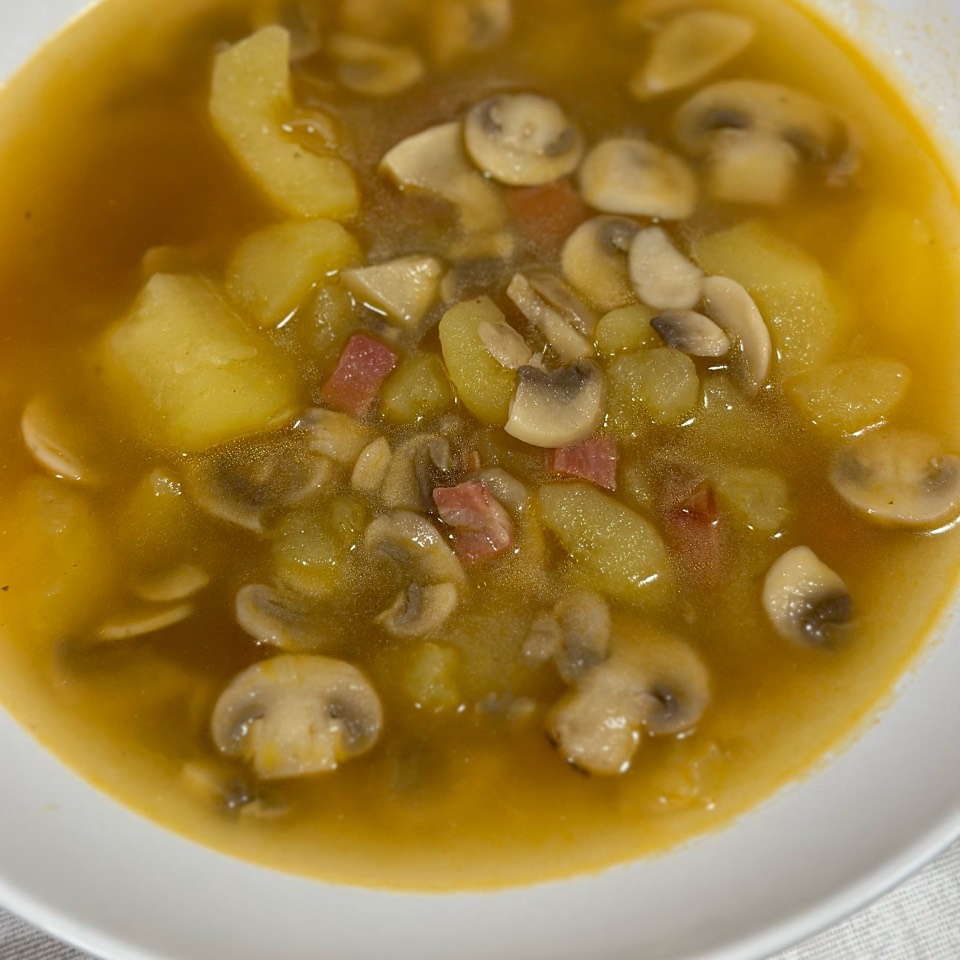 Guiso de patatas con champiñones y jamón 🍄🥔 Guiso de patatas con champiñones y jamón 🍄🥔